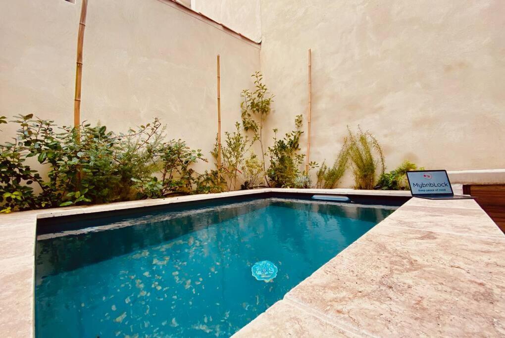 Terra Nostra - Townhouse - Swimming Pool Villa Nimes Bagian luar foto