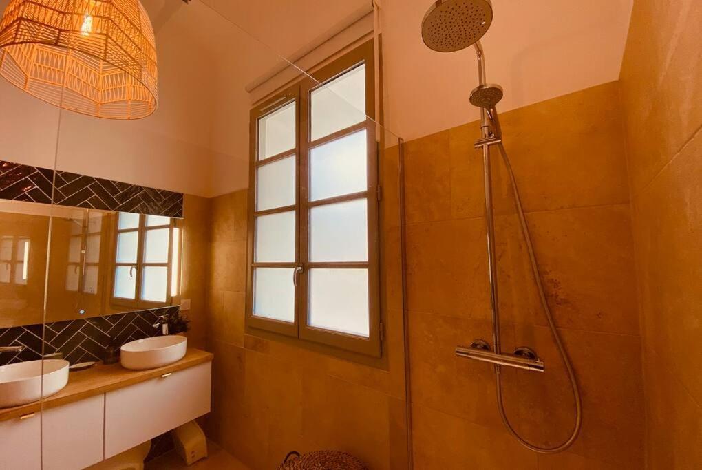 Terra Nostra - Townhouse - Swimming Pool Villa Nimes Bagian luar foto