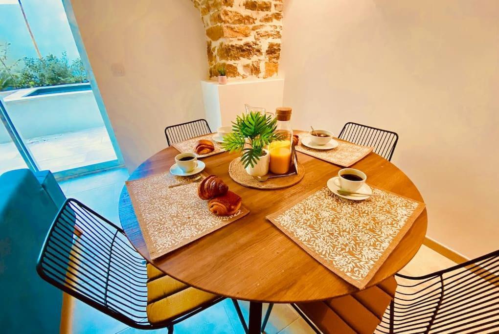 Terra Nostra - Townhouse - Swimming Pool Villa Nimes Bagian luar foto